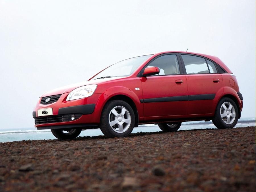  Kia Rio Hatchback 2005 года  (фото 29 из 39)